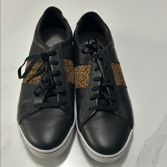 Stylish Black and Leopard Print Women's Sneakers - Picture 1 of 4